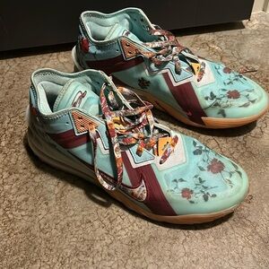 LeBron 18 low “daughters”